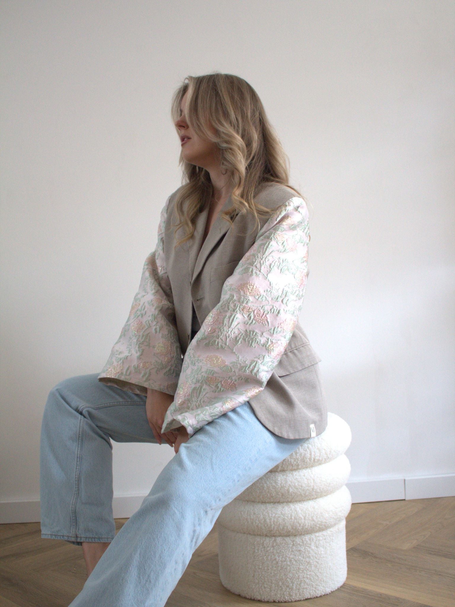Bara Blazer met Bloemen - Taupe
