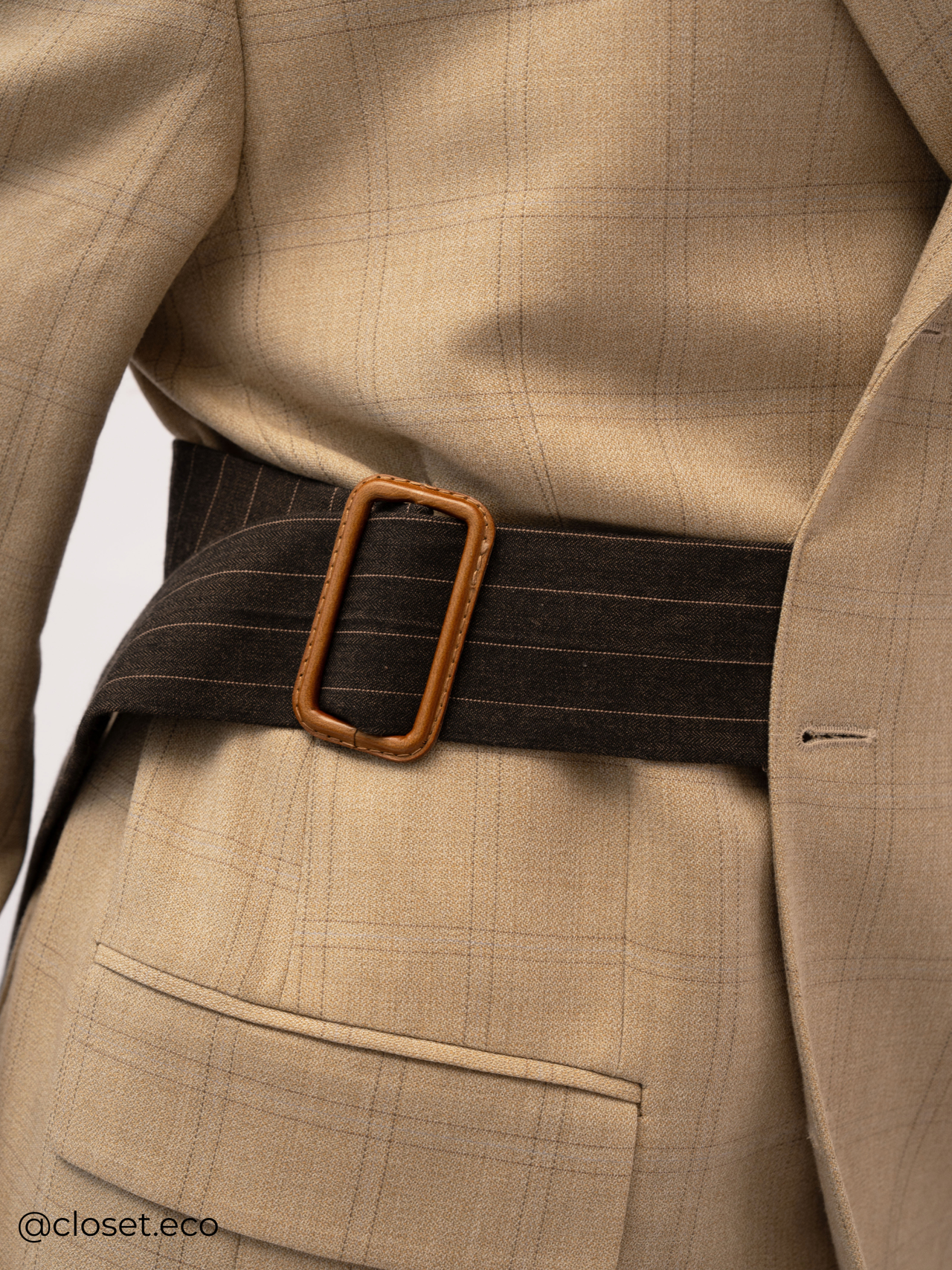Hinata Belt Blazer -  Upcycled Beige Geruite Blazer met Hoge Kraag