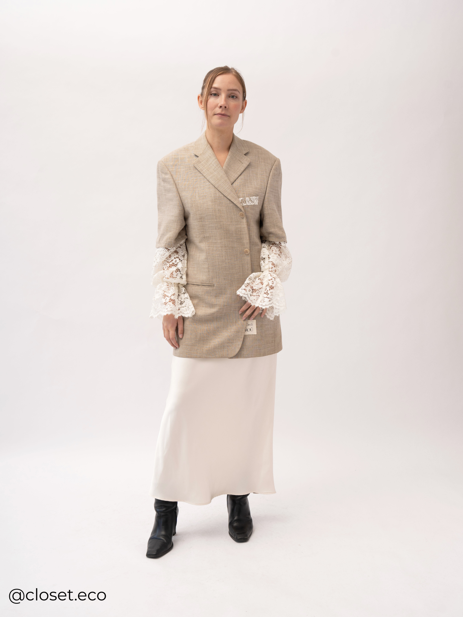 Mandy Giselle x MAROÚ Blazer - beige met kanten mouwen